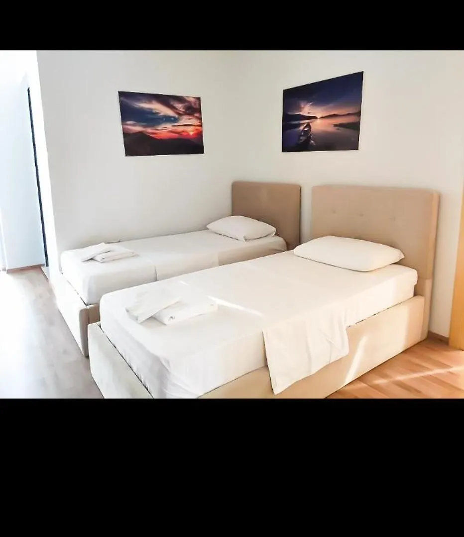 ***  Aulona Hotel Fier Albania
